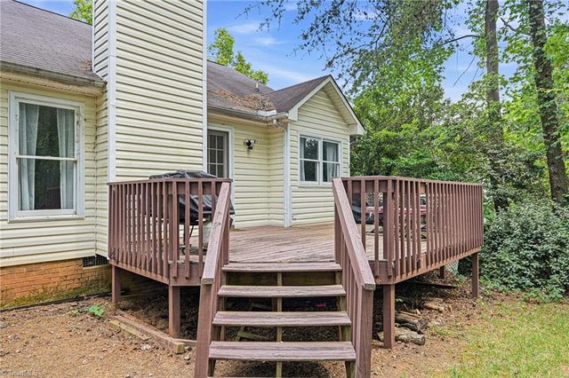4228 Yeaton Glen Circle, Winston-salem, NC 27107