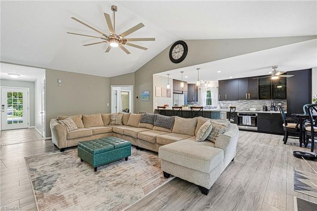 4228 Yeaton Glen Circle, Winston-salem, NC 27107