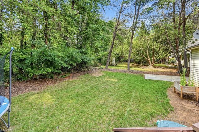 4228 Yeaton Glen Circle, Winston-salem, NC 27107