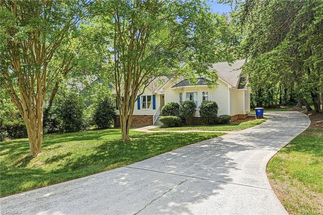 4228 Yeaton Glen Circle, Winston-salem, NC 27107