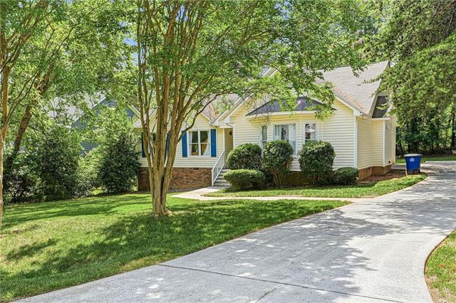 4228 Yeaton Glen Circle, Winston-salem, NC 27107