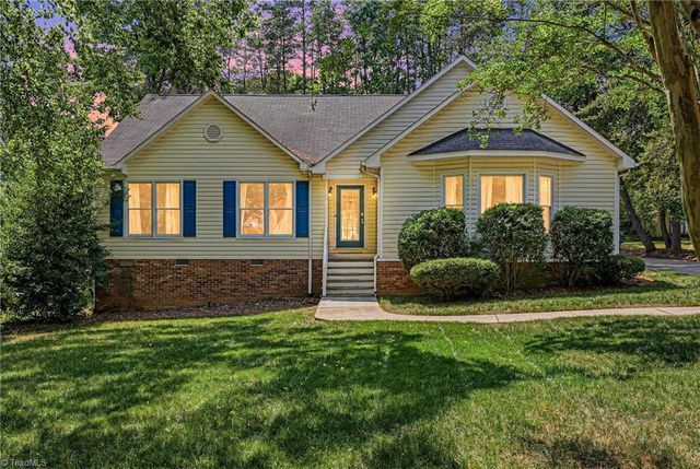 4228 Yeaton Glen Circle, Winston-salem, NC 27107