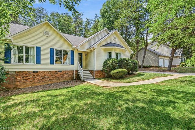 4228 Yeaton Glen Circle, Winston-salem, NC 27107