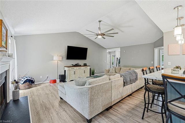 4228 Yeaton Glen Circle, Winston-salem, NC 27107
