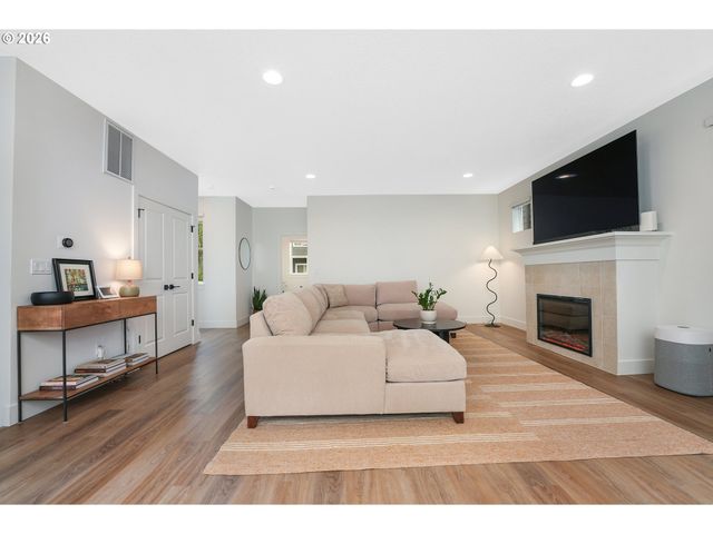 17237 Sw MINA Ln, Beaverton, OR 97003