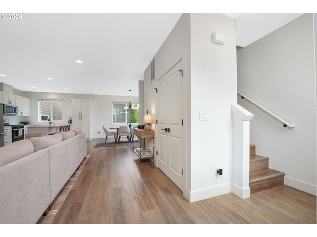 17237 Sw MINA Ln, Beaverton, OR 97003