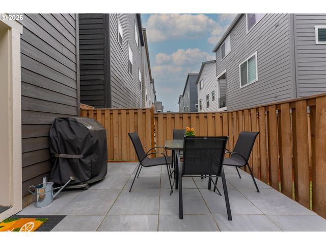 17237 Sw MINA Ln, Beaverton, OR 97003