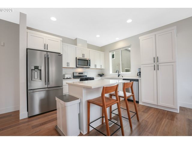 17237 Sw MINA Ln, Beaverton, OR 97003