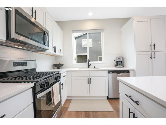 17237 Sw MINA Ln, Beaverton, OR 97003