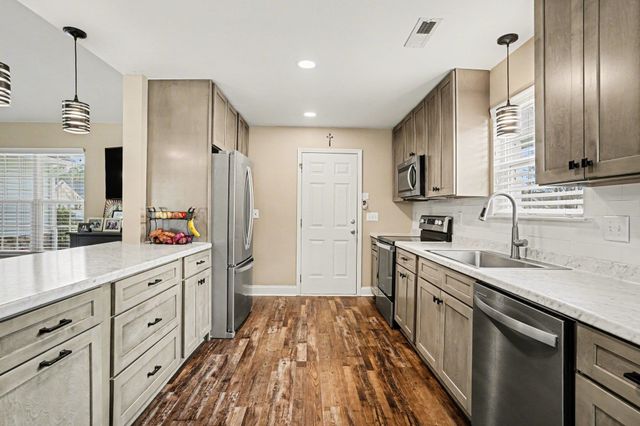 2804 Ivy Glen Dr., Conway, SC 29526