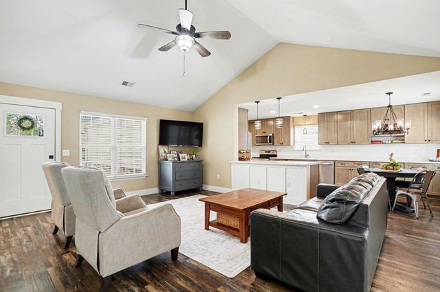 2804 Ivy Glen Dr., Conway, SC 29526