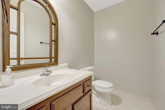 2219 CEDAR MILL CT, Vienna, VA 22182