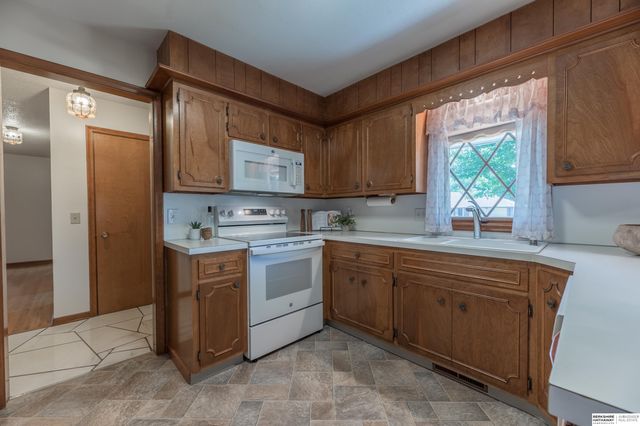 5718 Willit Street, Omaha, NE 68152