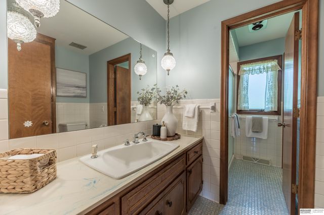 5718 Willit Street, Omaha, NE 68152