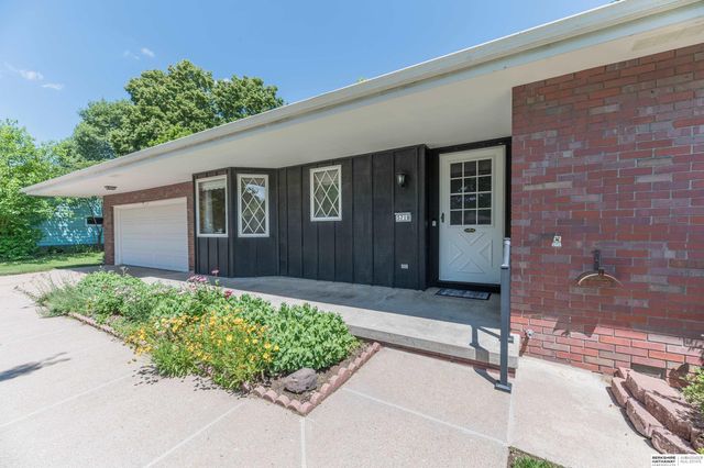 5718 Willit Street, Omaha, NE 68152