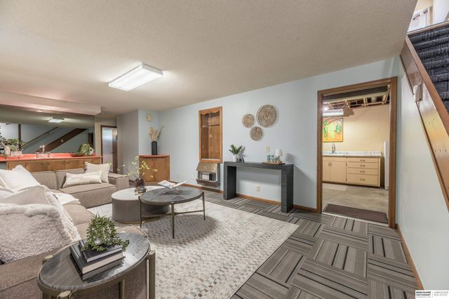 5718 Willit Street, Omaha, NE 68152