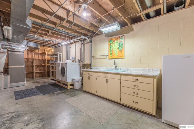 5718 Willit Street, Omaha, NE 68152