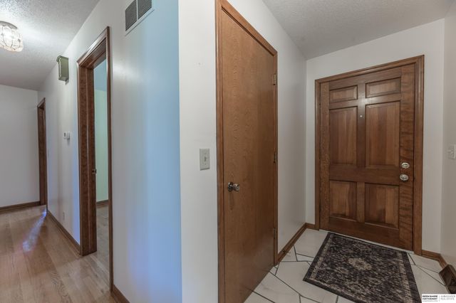 5718 Willit Street, Omaha, NE 68152