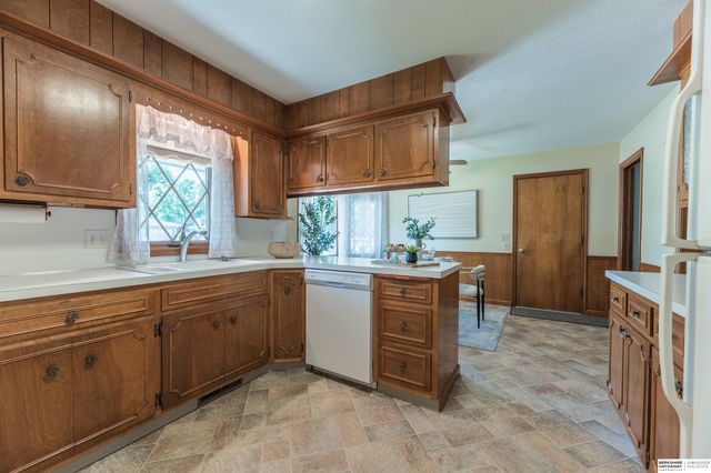 5718 Willit Street, Omaha, NE 68152