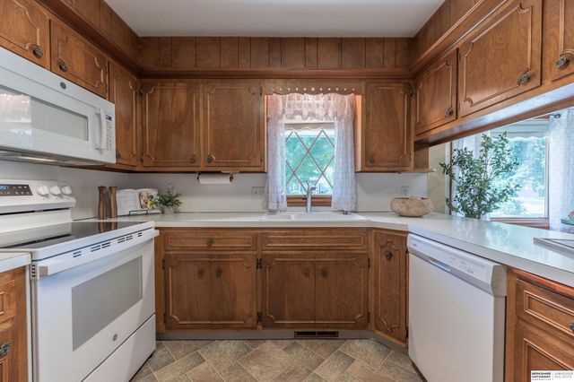 5718 Willit Street, Omaha, NE 68152