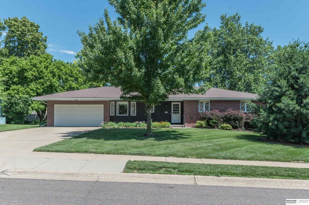 5718 Willit Street, Omaha, NE 68152