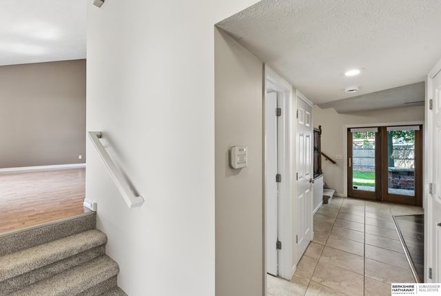 303 Overland Trail, Papillion, NE 68046