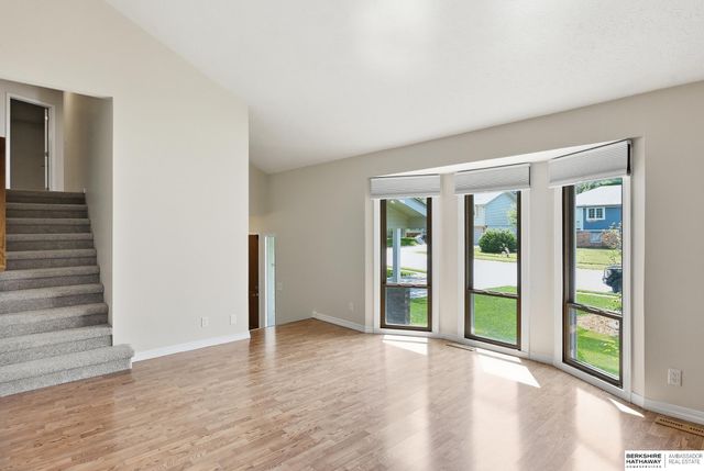 303 Overland Trail, Papillion, NE 68046