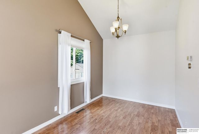 303 Overland Trail, Papillion, NE 68046