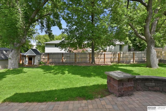 303 Overland Trail, Papillion, NE 68046