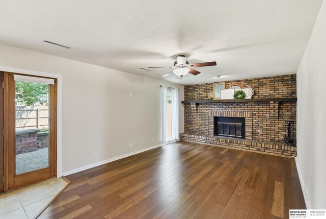 303 Overland Trail, Papillion, NE 68046