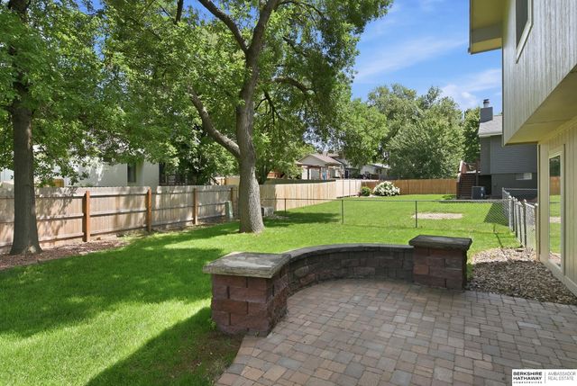 303 Overland Trail, Papillion, NE 68046