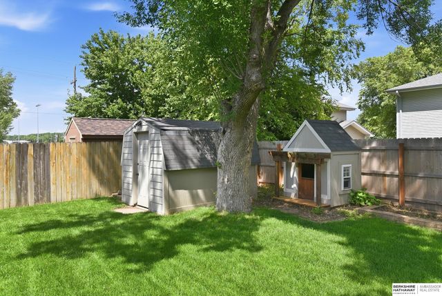 303 Overland Trail, Papillion, NE 68046