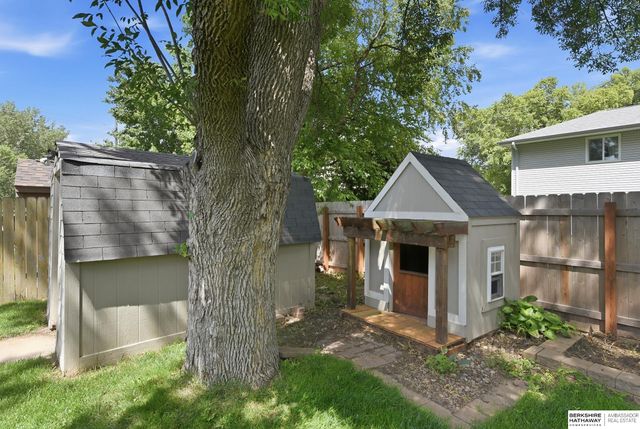 303 Overland Trail, Papillion, NE 68046