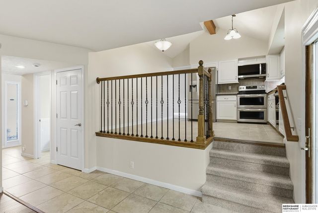 303 Overland Trail, Papillion, NE 68046