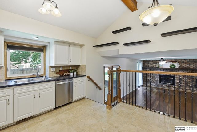 303 Overland Trail, Papillion, NE 68046
