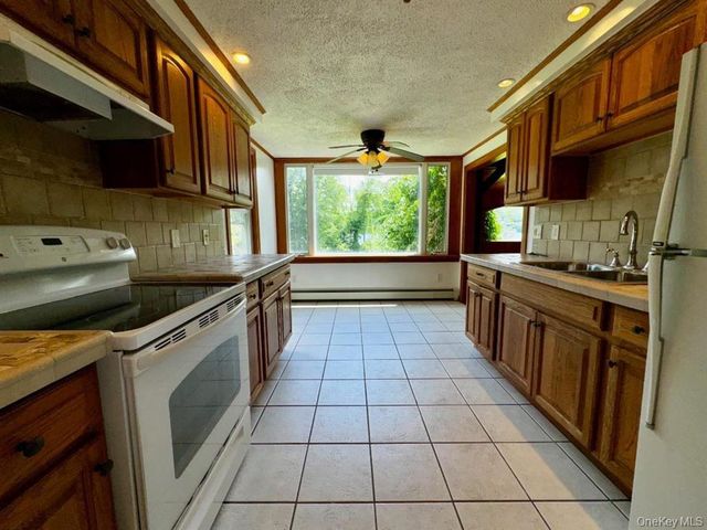 8 Lake Avenue, Monroe, NY 10950