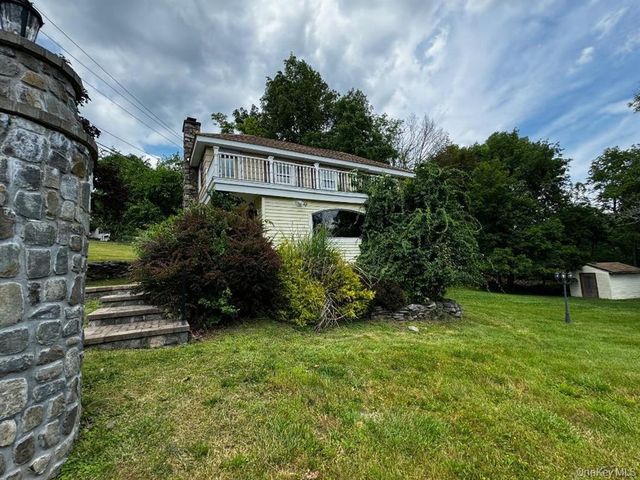 8 Lake Avenue, Monroe, NY 10950