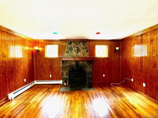 8 Lake Avenue, Monroe, NY 10950