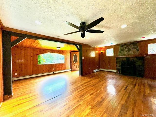 8 Lake Avenue, Monroe, NY 10950