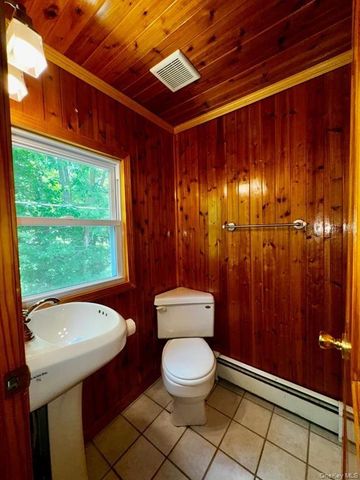 8 Lake Avenue, Monroe, NY 10950