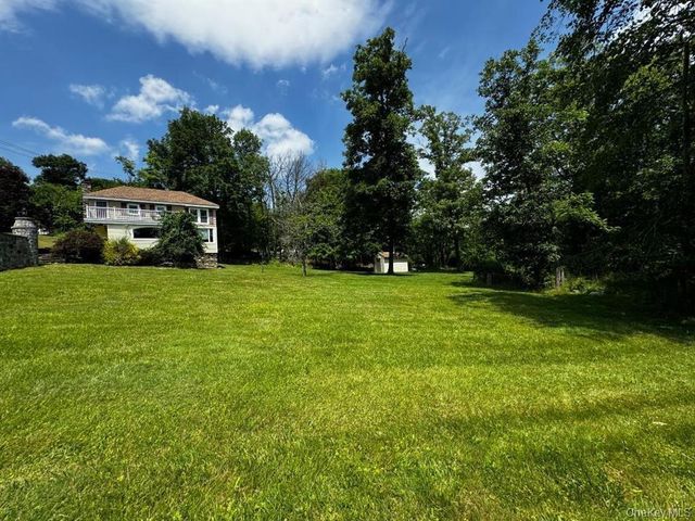8 Lake Avenue, Monroe, NY 10950