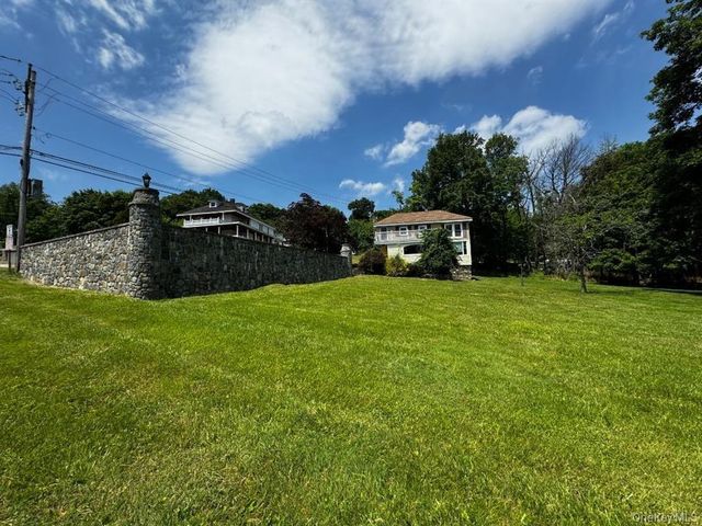 8 Lake Avenue, Monroe, NY 10950