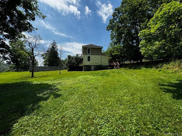 8 Lake Avenue, Monroe, NY 10950
