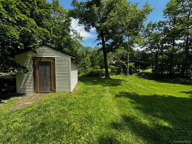8 Lake Avenue, Monroe, NY 10950