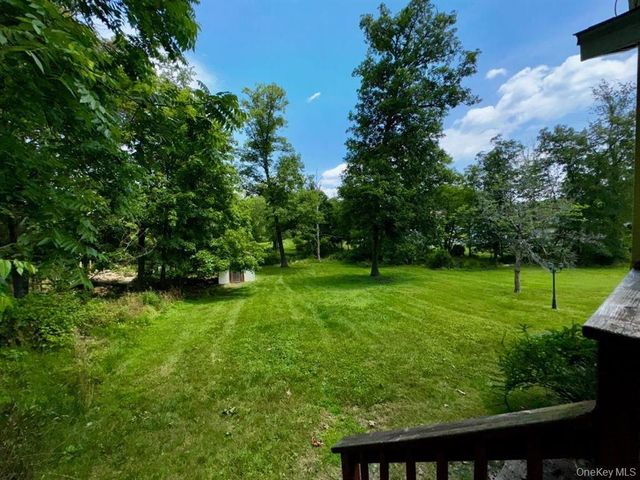 8 Lake Avenue, Monroe, NY 10950