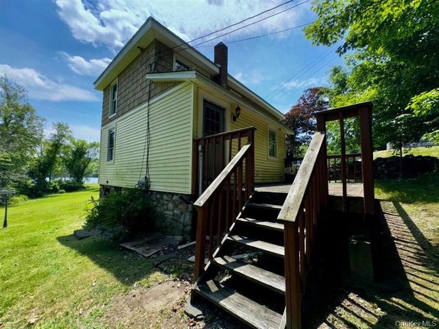 8 Lake Avenue, Monroe, NY 10950