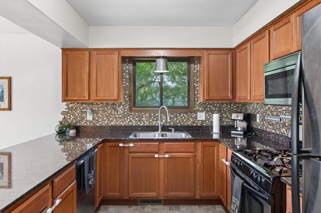 6004 69th Avenue N, Brooklyn Park, MN 55429