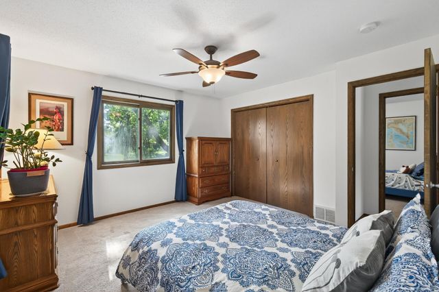 6004 69th Avenue N, Brooklyn Park, MN 55429