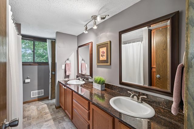 6004 69th Avenue N, Brooklyn Park, MN 55429