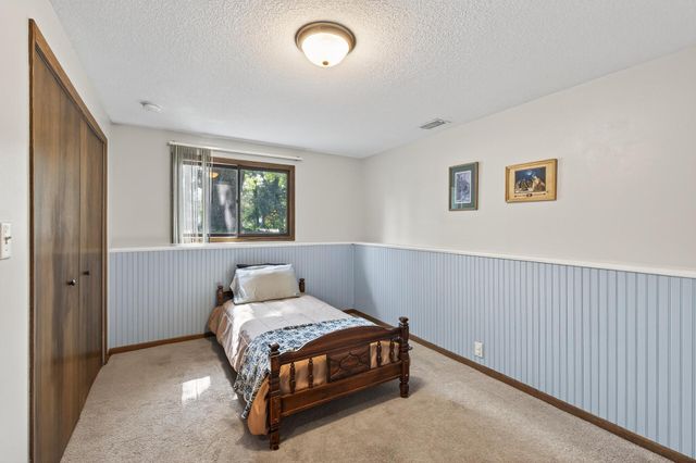 6004 69th Avenue N, Brooklyn Park, MN 55429